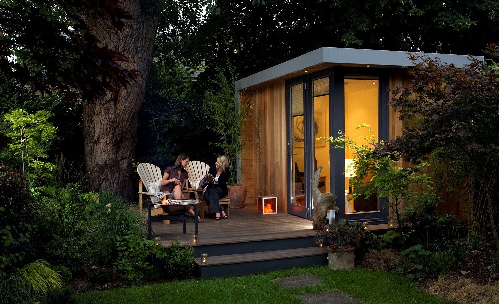 Solo garden room with side deck