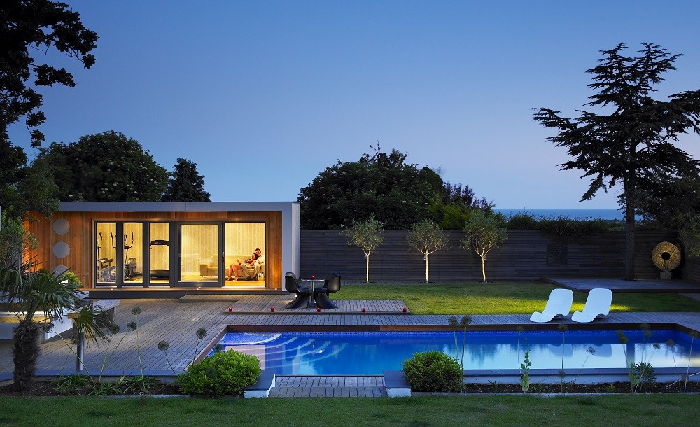 Cuberno poolside room and garden gym