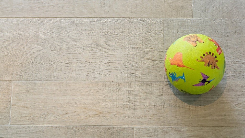 Tile flooring for a garden studio by Rooms Outdoor