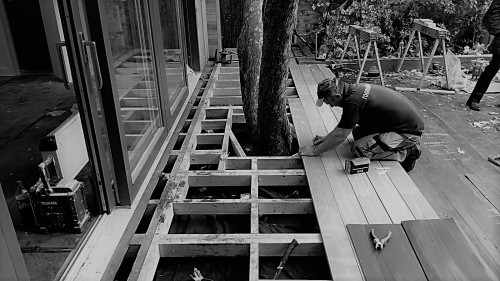 Building of a bespoke deck for a garden annexe in Putney