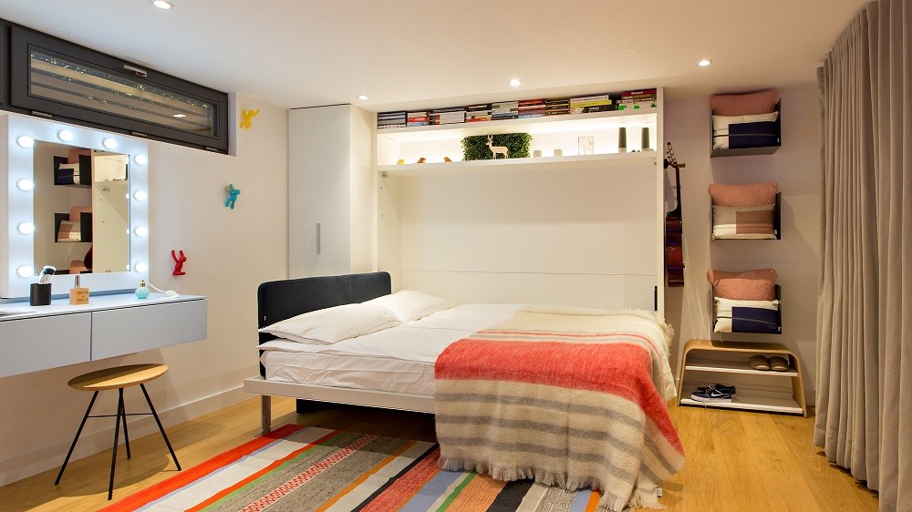 Garden annex with sleeping accomodation