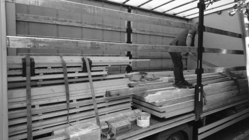 Delivery of a modular outdoor room