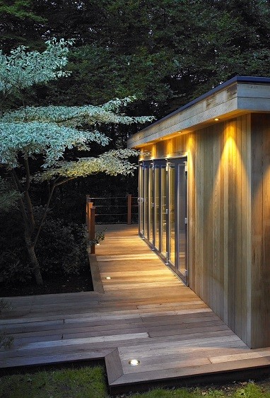 Bespoke garden fitness studio wih deck