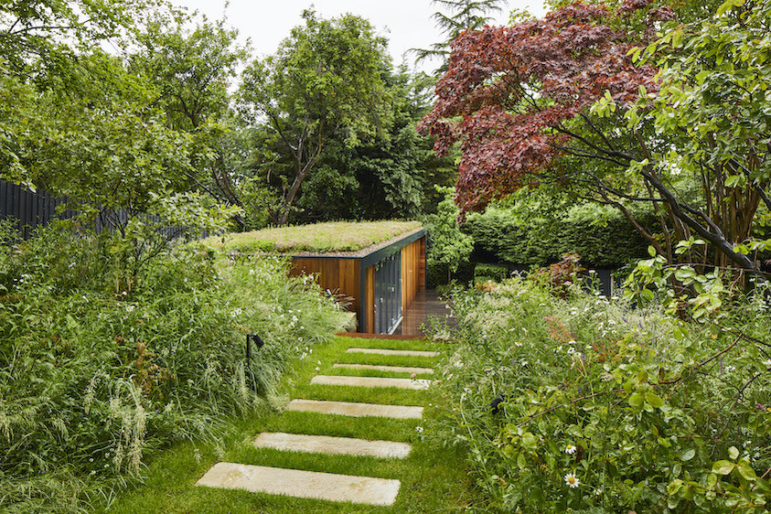 Outdoor office in a landscaped Wimbledon garden