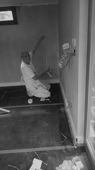 Standard painting of internal garden room's walls by Rooms Outdoor