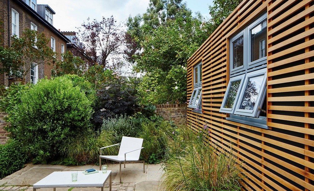 Bespoke urban garden studio in Camden
