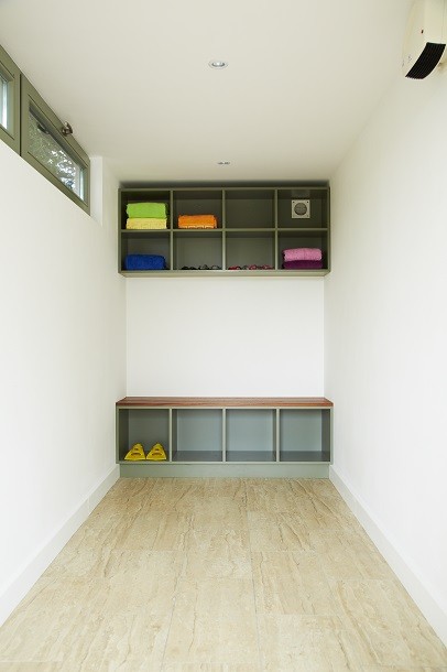 Changing room in a poolside studio