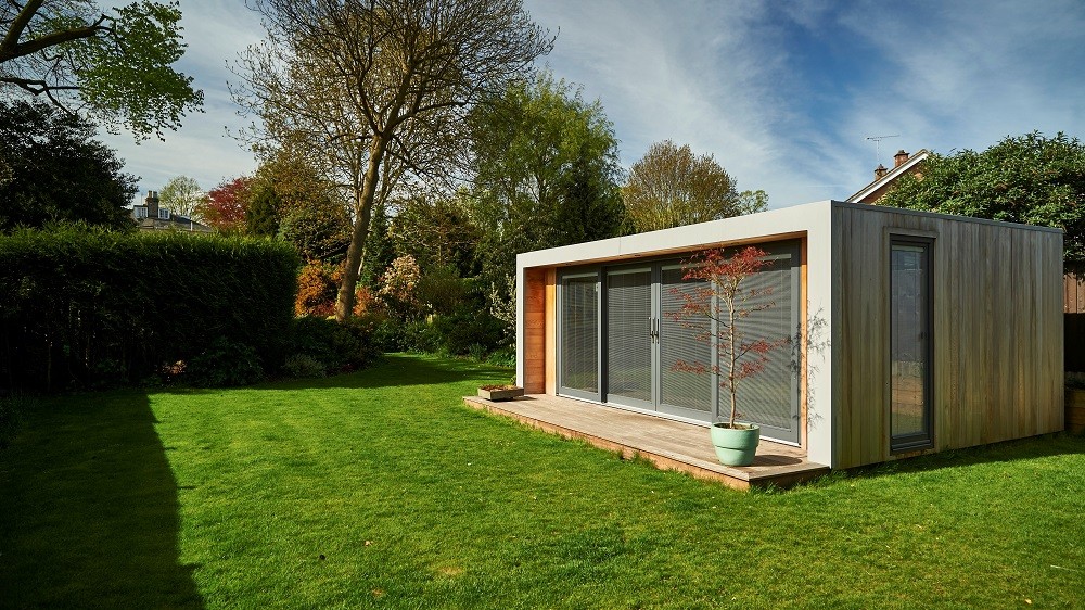 Office garden pod with Westrn Red Cedar cladding and yellow balau deck