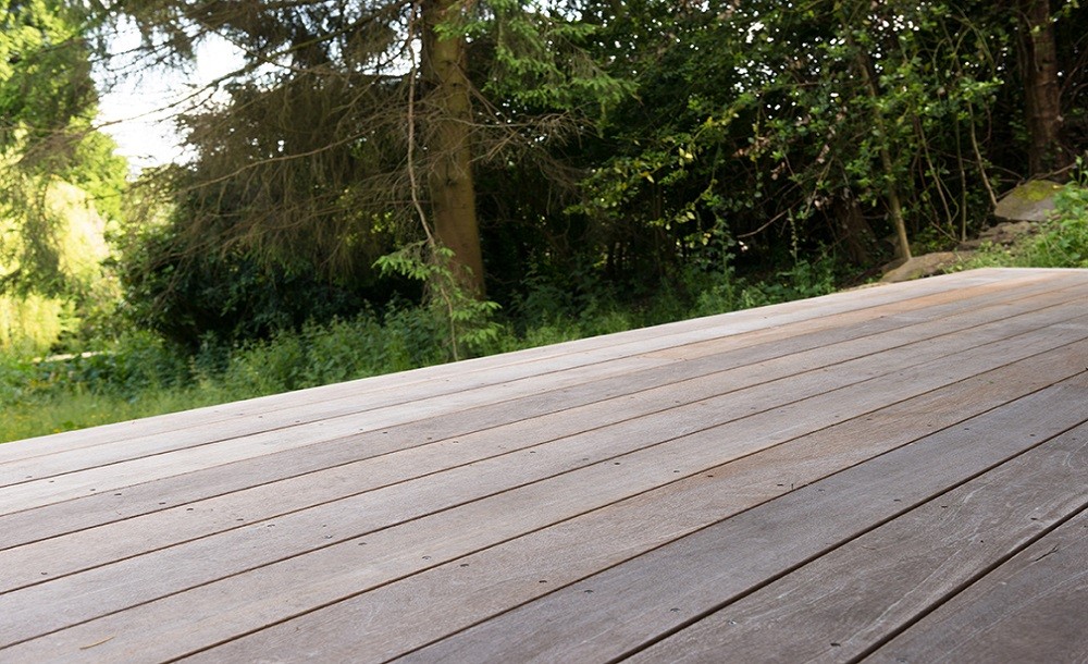 Standard garden rooms' yellow balau deck